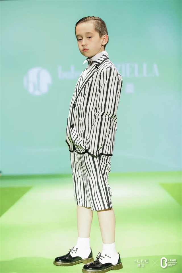 aa828a4e-8ef7-4fbb-8734-d862711c8120