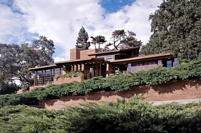 4d296fc2-9007-47ea-9aa6-16c34971232b