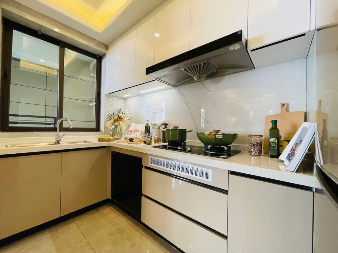 6376939469289808424684005