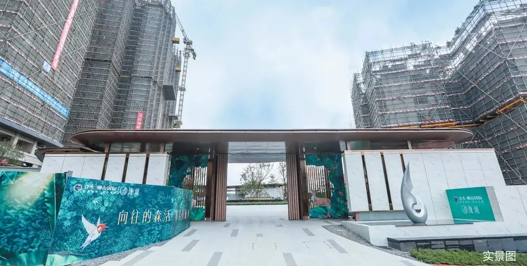 6377449482406873675932717