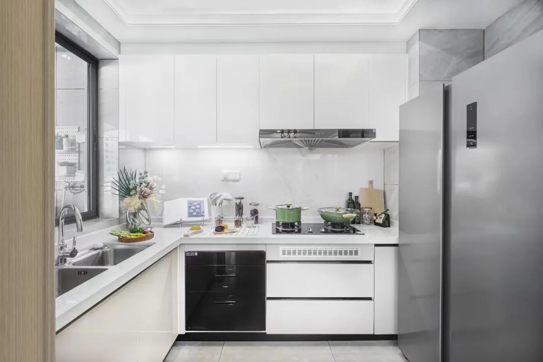 6379021226742808453122936